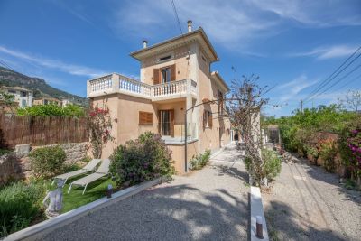 Modernes Einfamilienhaus mit Garten und Parkplatz Modernes Einfamilienhaus mit Garten und Parkplatz